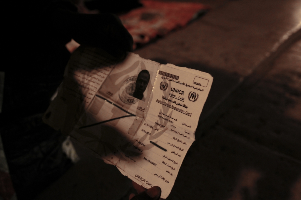 LC1225403 <br>carnet de refugé delivré par le UNHCR appartenant à un soudanais.Seul document officiel lui restant apres la perte d un sac à la frontiere italienne.<br>